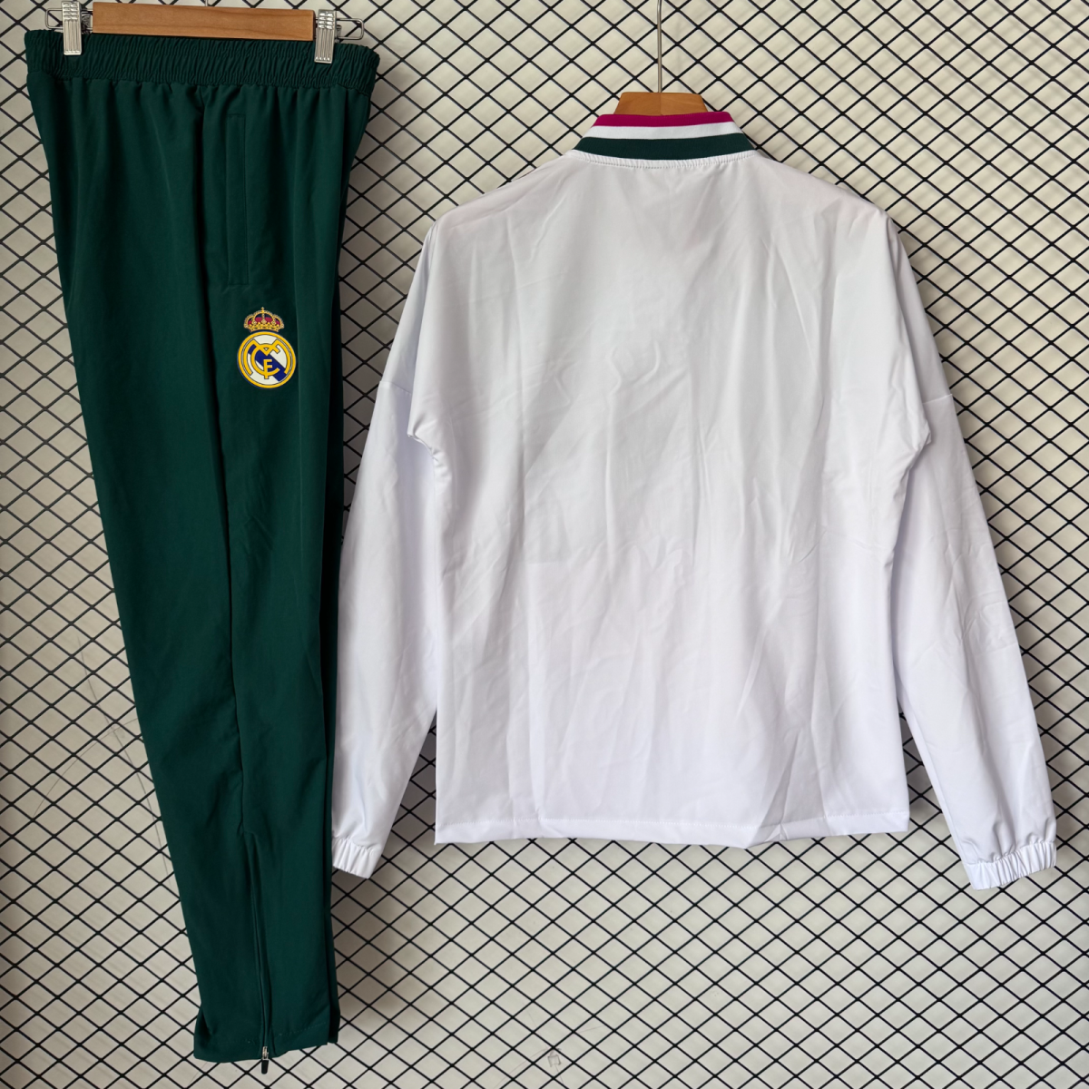 Chandal Cortavientos Real Madrid 26-27 blanco modelo retro (Solo tallas S-2XL)
