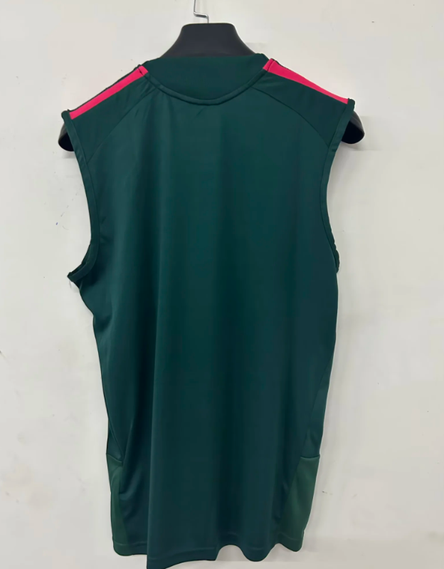 Camiseta sin mangas de entrenamiento Real Madrid 26-27 verde con rosa, versión jugador (tallas S-3XL)