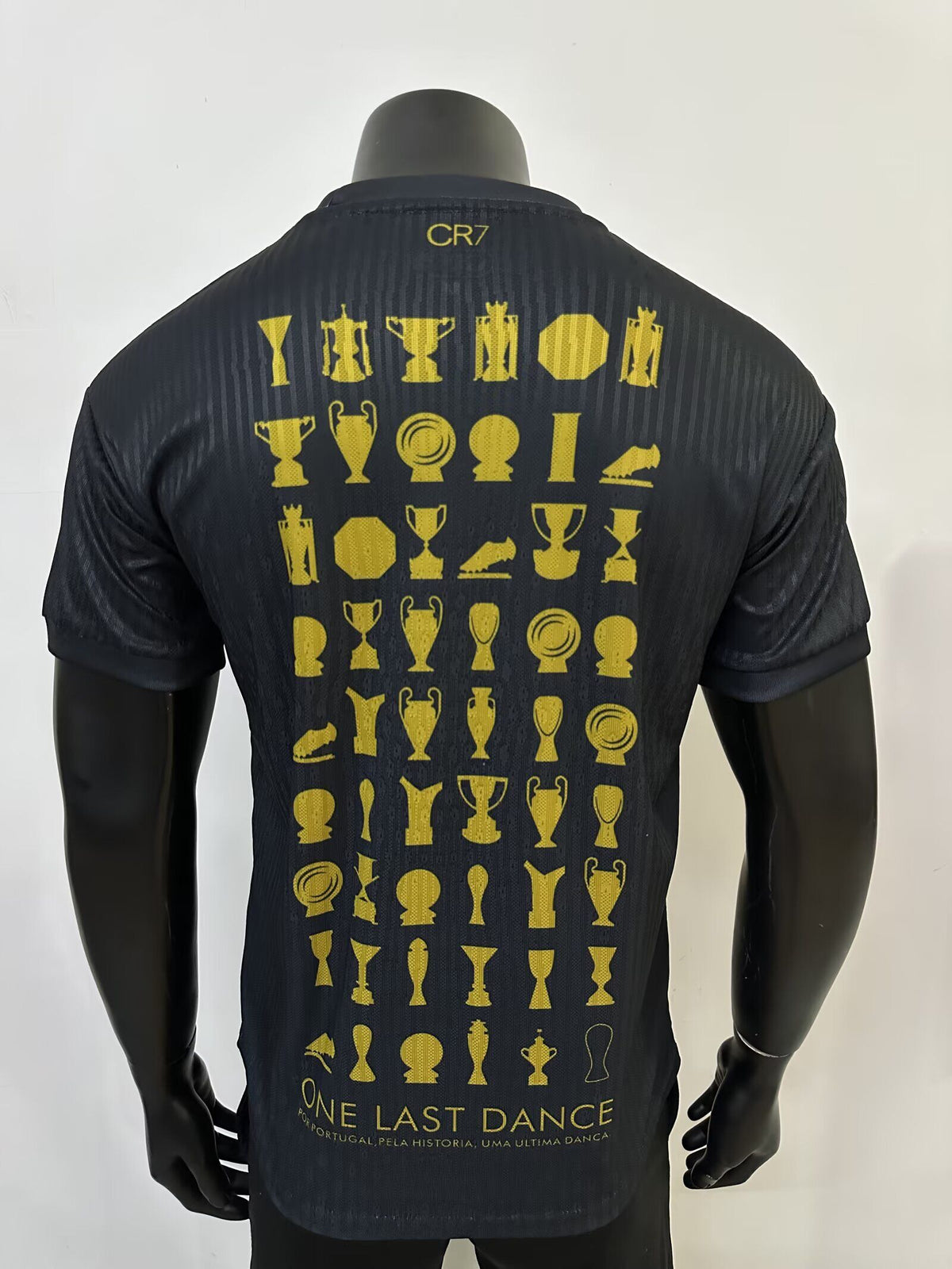 Camiseta Portugal CR7 versión jugador negro (tallas S-XXL)