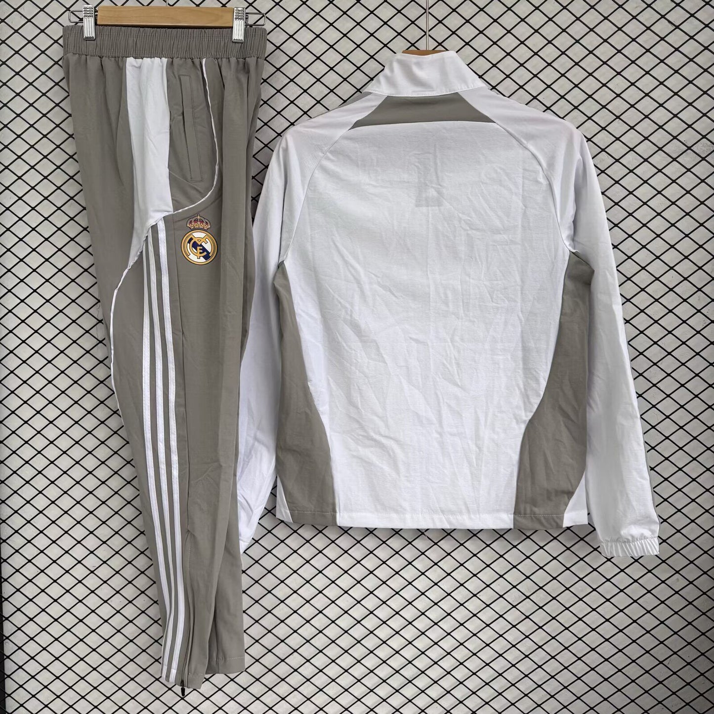 Chandal Cortavientos Real Madrid 25/26 (Solo tallas S-2XL)