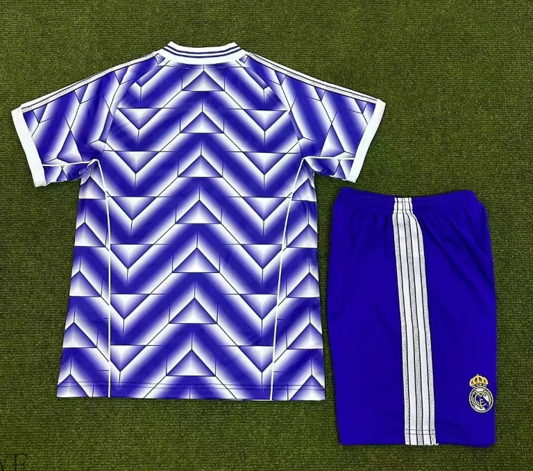 Equipacion Real Madrid especial (solo talla niño)