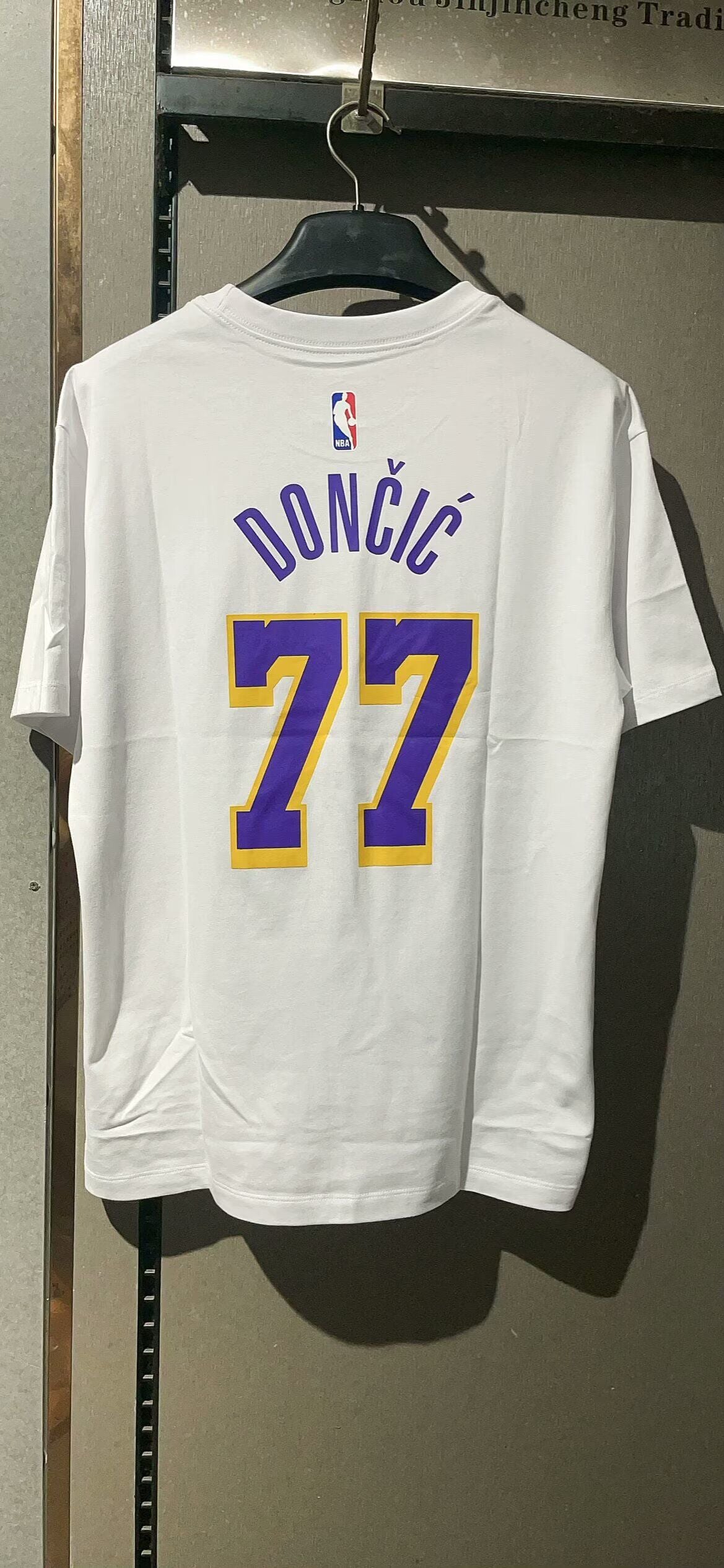 Camiseta de algondo Lakers Doncic