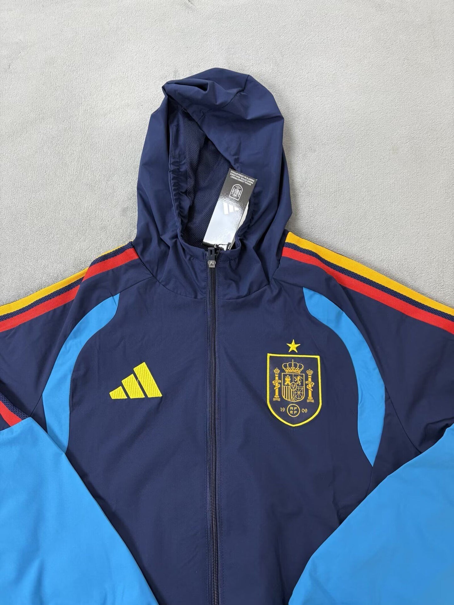 Chaqueta cortavientos con gorro España 2026 (Solo tallas S-XXL)