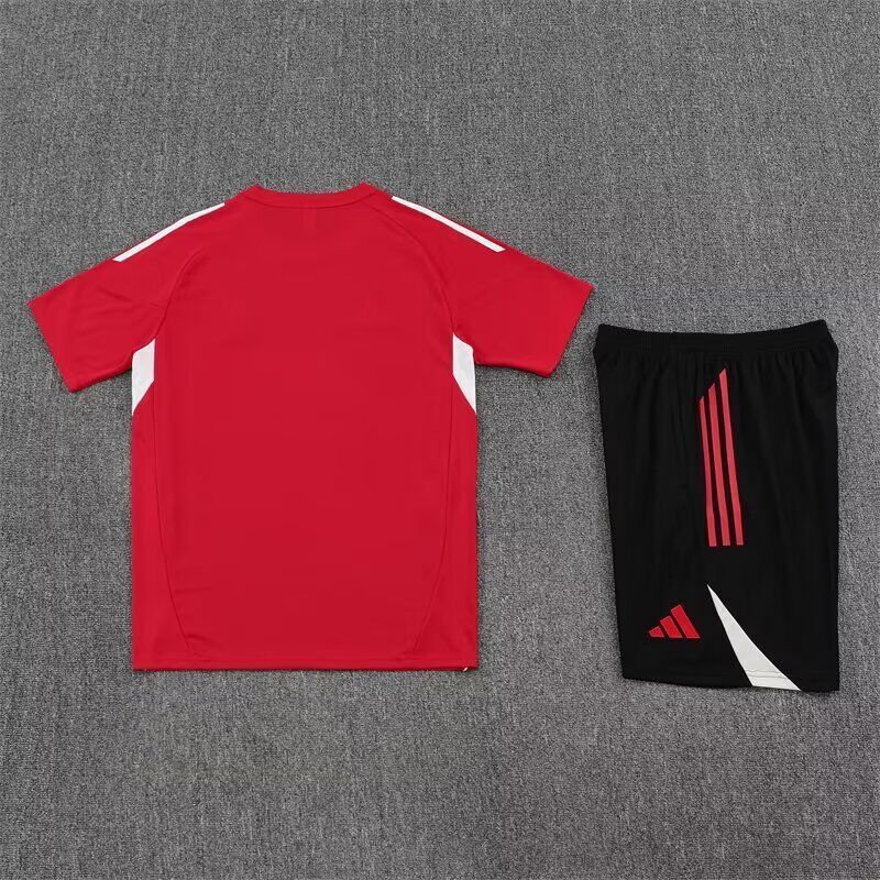 Conjunto de entrenamiento Liverpool 25/26 (solo tallas S-2XL)