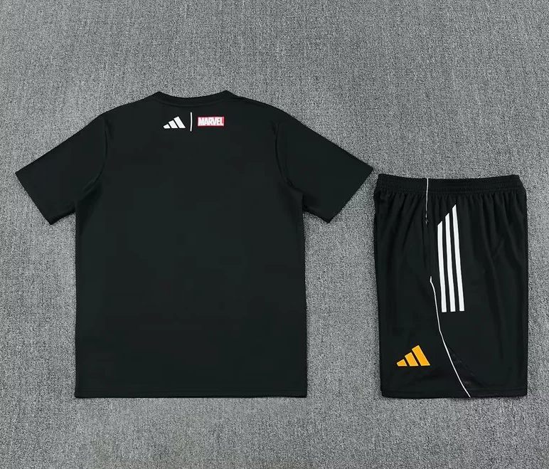 Conjunto de entrenamiento Marvel Real Madrid 25/26 (Tallas adultos y niños)