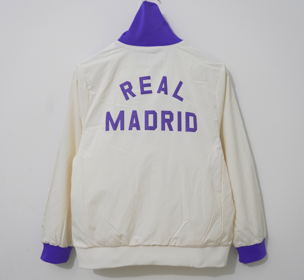 Chaqueta cortavientos Real Madrid blanca con detalles morados (tallas S-XXL)