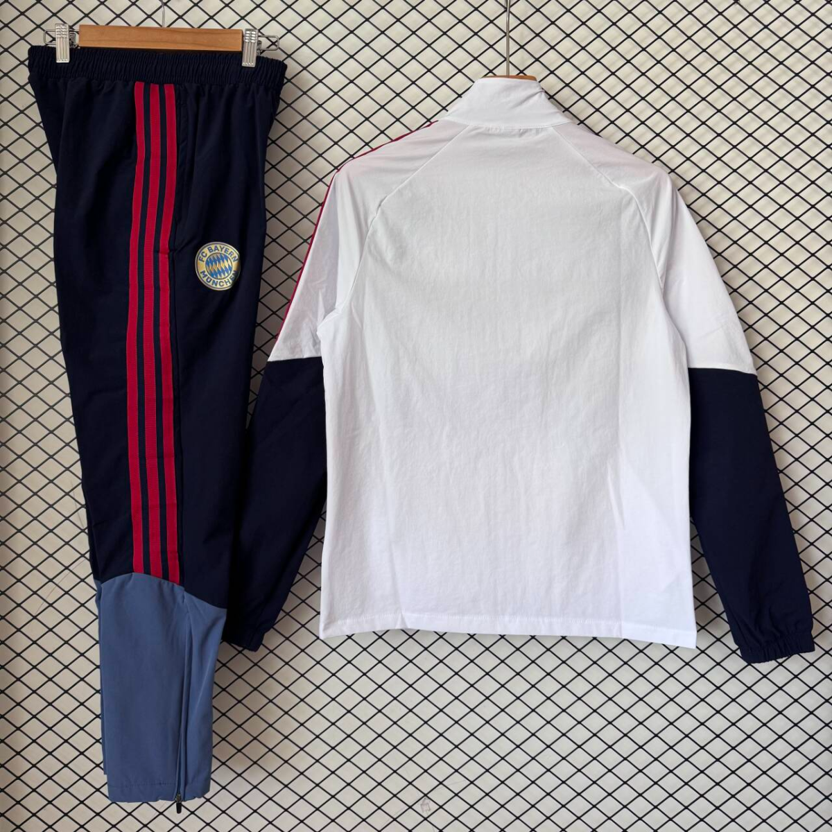 Chandal cortavientos Bayern de munich 26-27 blanco (tallas S-XXL)