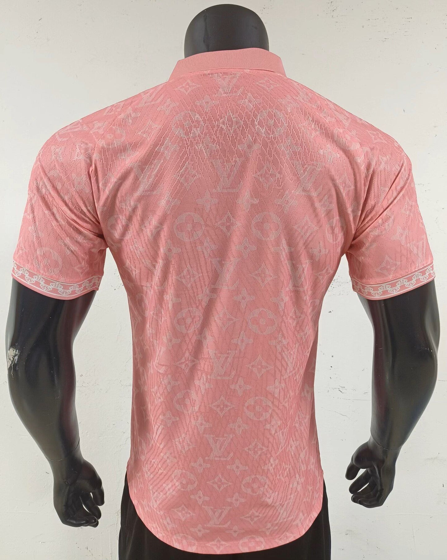 Camiseta Real Madrid rosa version LV version jugador (tallas S-2XL)
