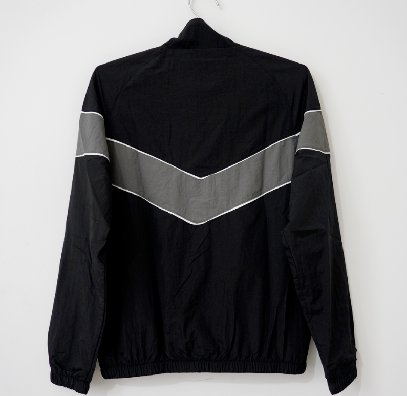 Chaqueta cortavientos Paris PSG negra con detalles grises 26-27 (tallas S-XXL)
