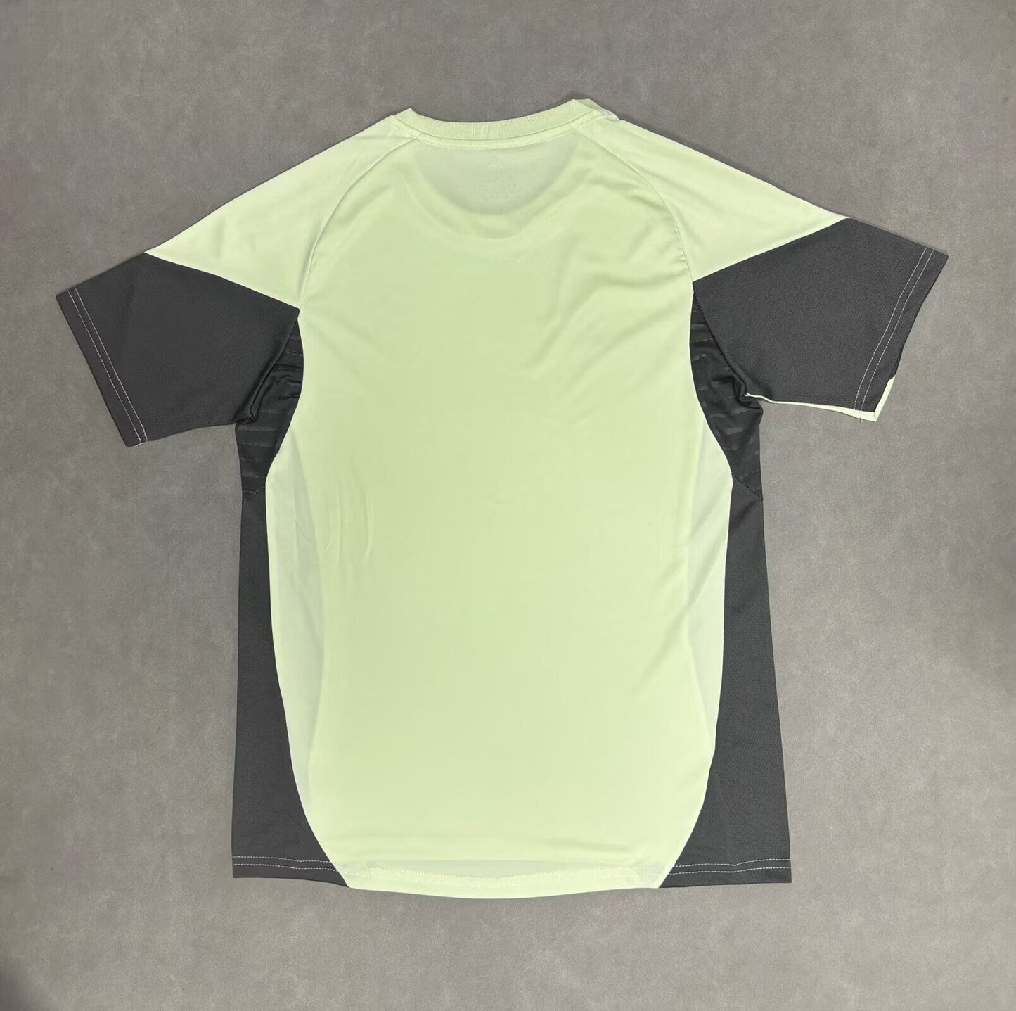 Camiseta de entrenamiento Real Madrid verde y gris
