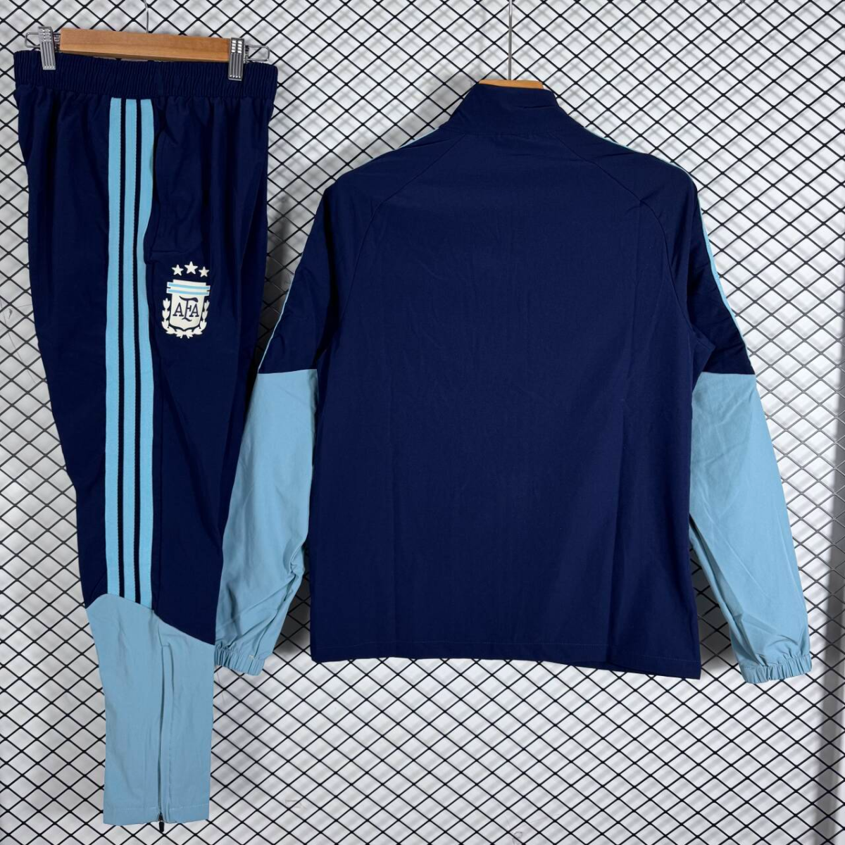 Chandal cortavientos azul oscuro argentina 2026 (solo tallas S-2XL)