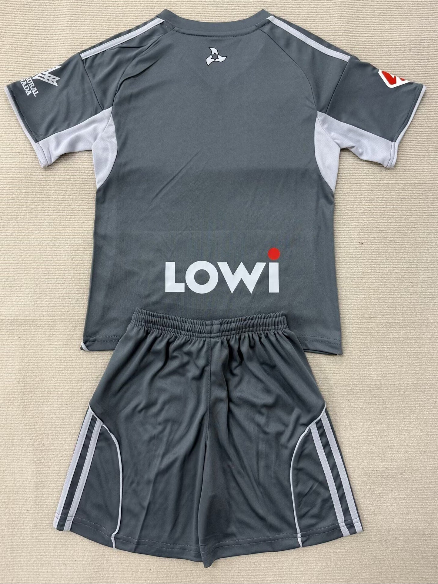 Tercera equipacion Granada 25/26 (Solo talla niños)