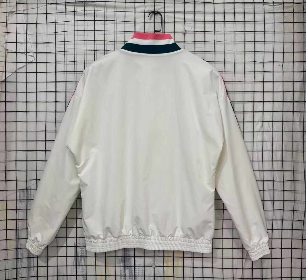 Chaqueta cortavientos blanca modelo retro Real Madrid 26-27 (tallas S-XXL)