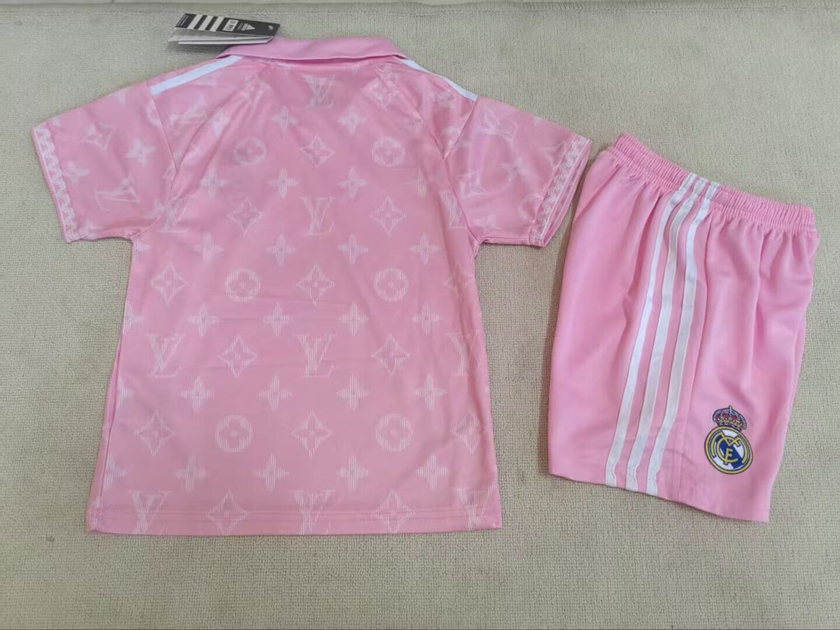 Conjunto Real Madrid 26-27 rosa versión LV (tallas niños)