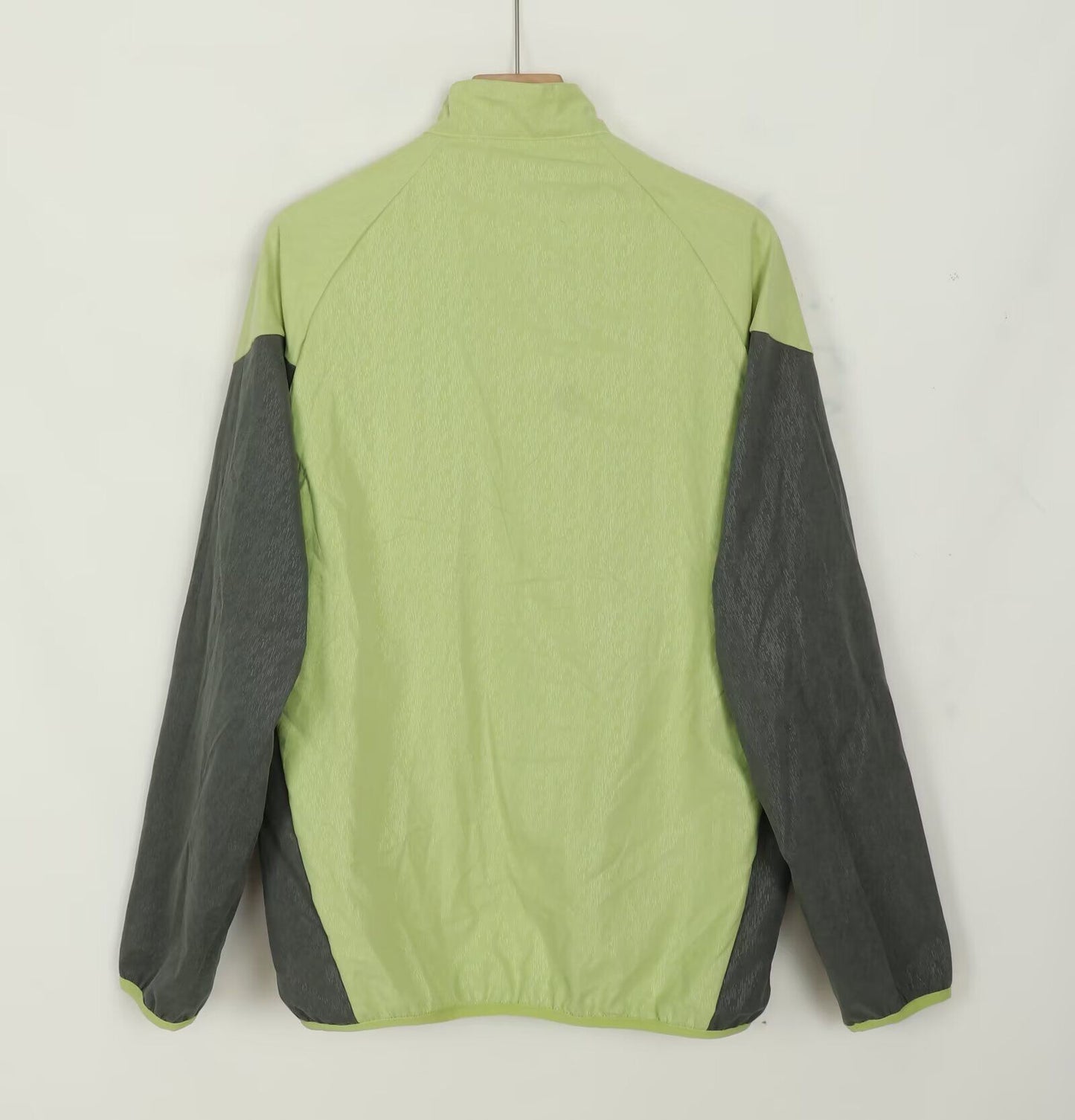 Chaqueta cortavientos verde Real Madrid (tallas S-XXL)