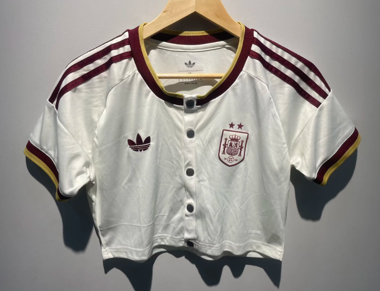 Crop con botones España dos estrellas Visitante Mundial 2026 (tallas S-2XL)