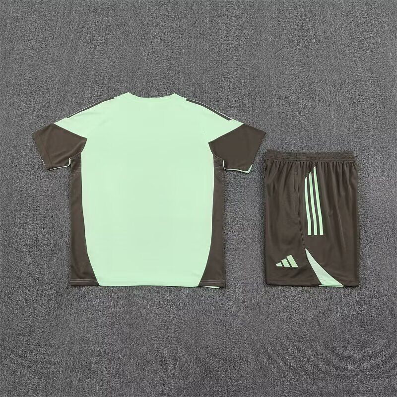 Conjunto Entrenamiento Real Madrid 25/26 (Solo tallas S-2XL)