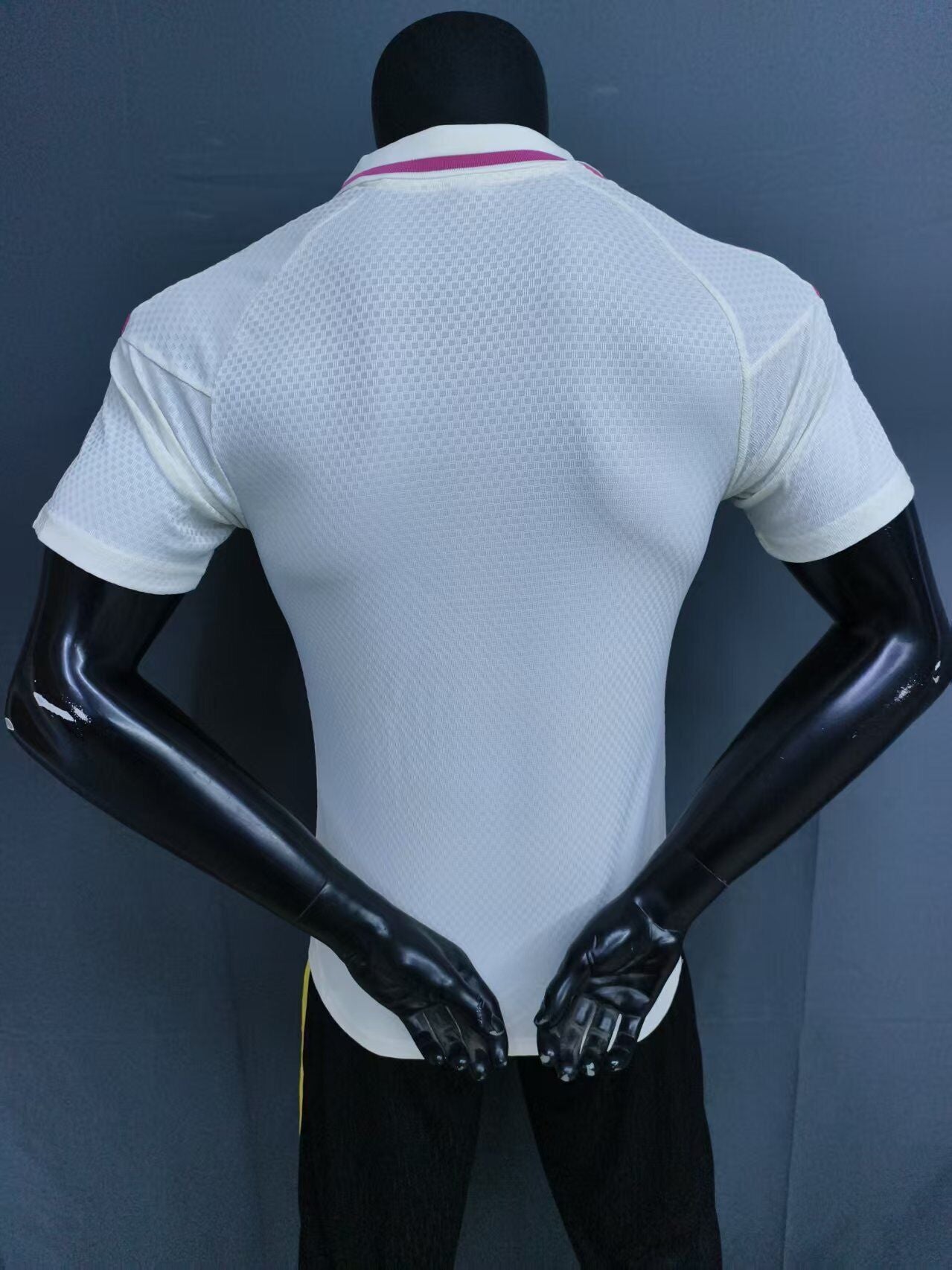 Polo de entrenamiento Real Madrid 26/27 blanco con rosa versión jugador (tallas S-3XL)