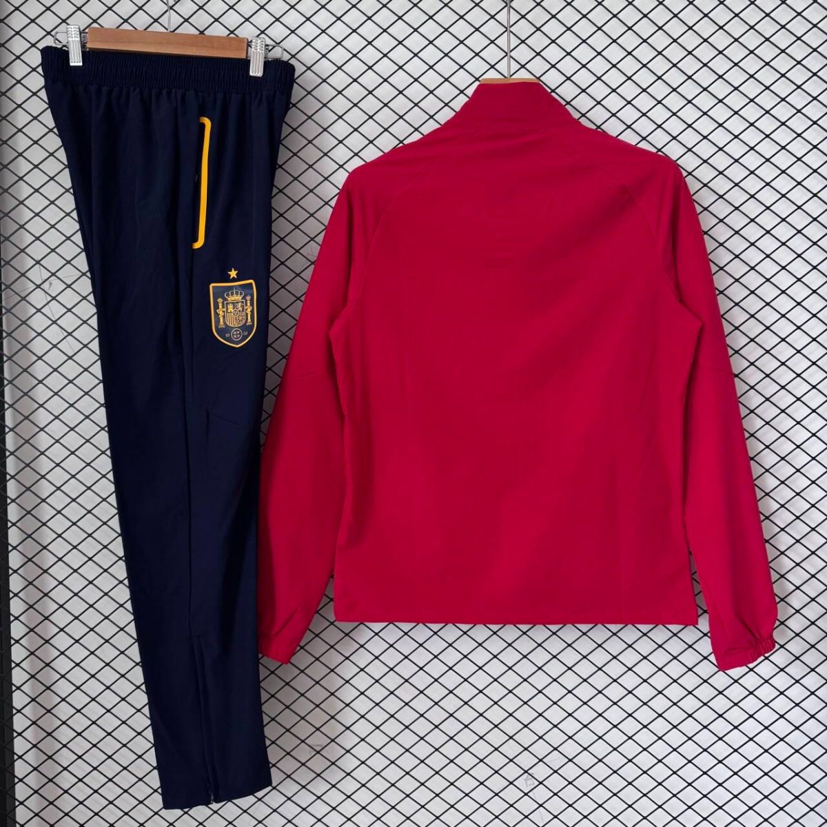 Chandal Cortavientos España 2026 rojo (solo tallas S-2XL)