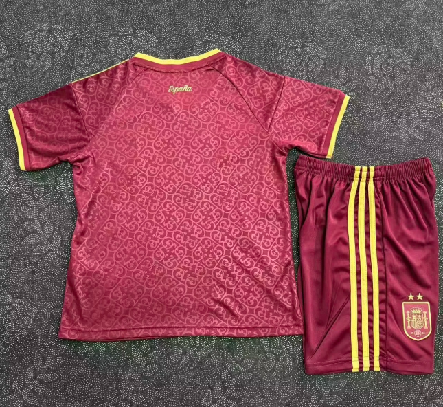 Equipacion España dos estrellas Mundial 2026 granate