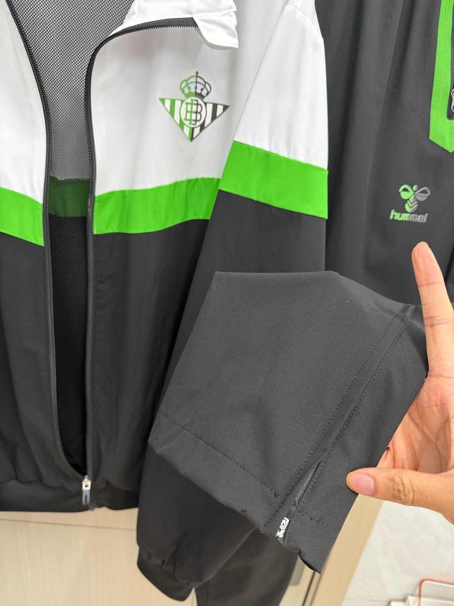 Chandal Cortavientos Betis 25/26 (solo tallas S-2XL)