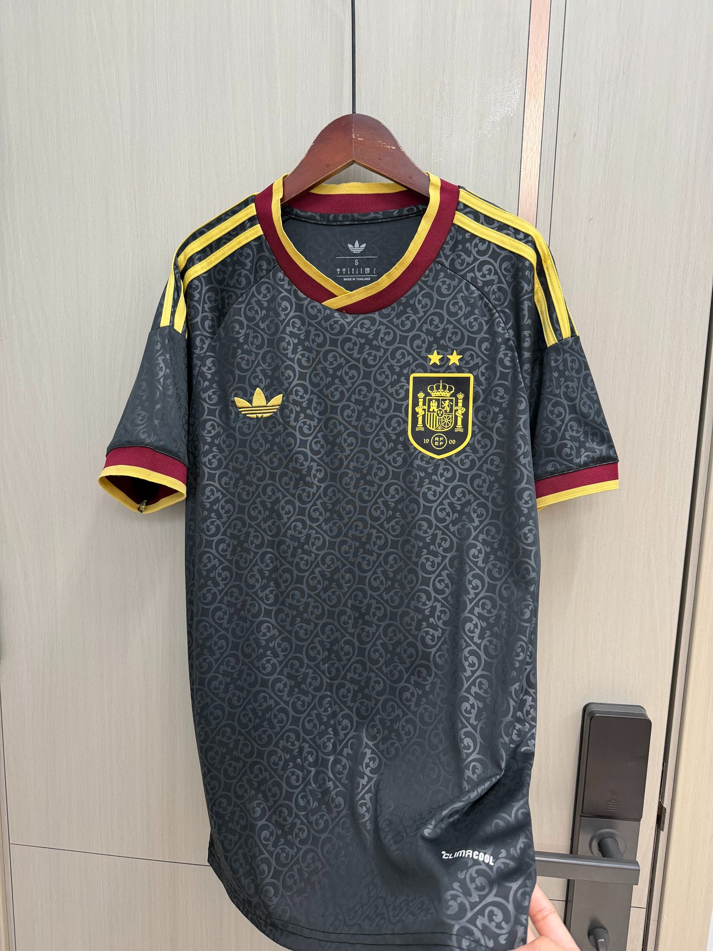 Camiseta España dos estrellas Mundial 2026 negra (solo versión fans) (tallas S-4XL)