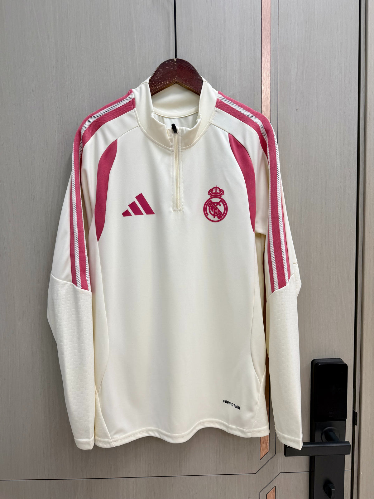 Chandal Real Madrid 26-27 blanco con rosa (tallas S-2XL)