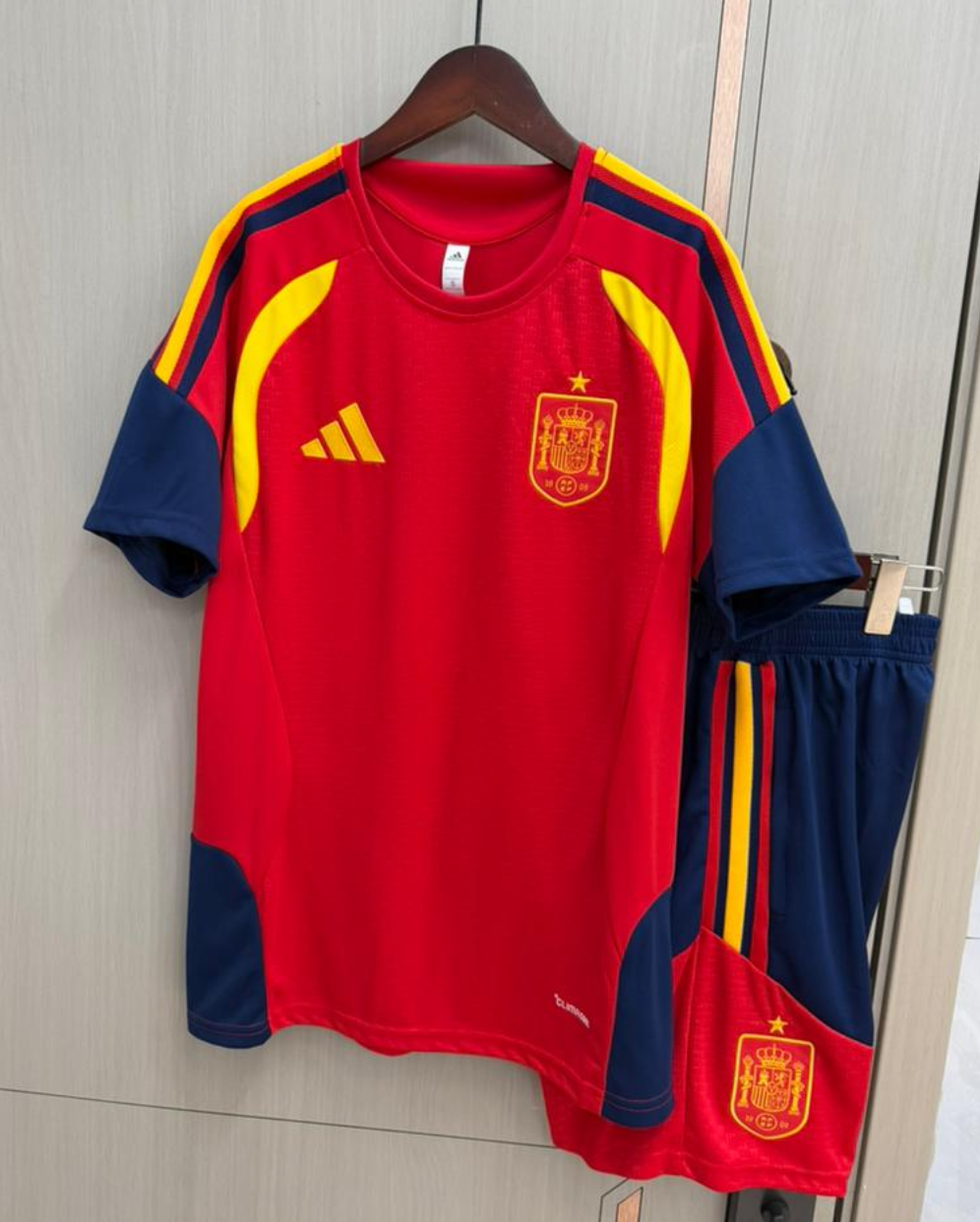 Conjunto de entrenamiento España 2026 roja (talla adulto y niños)