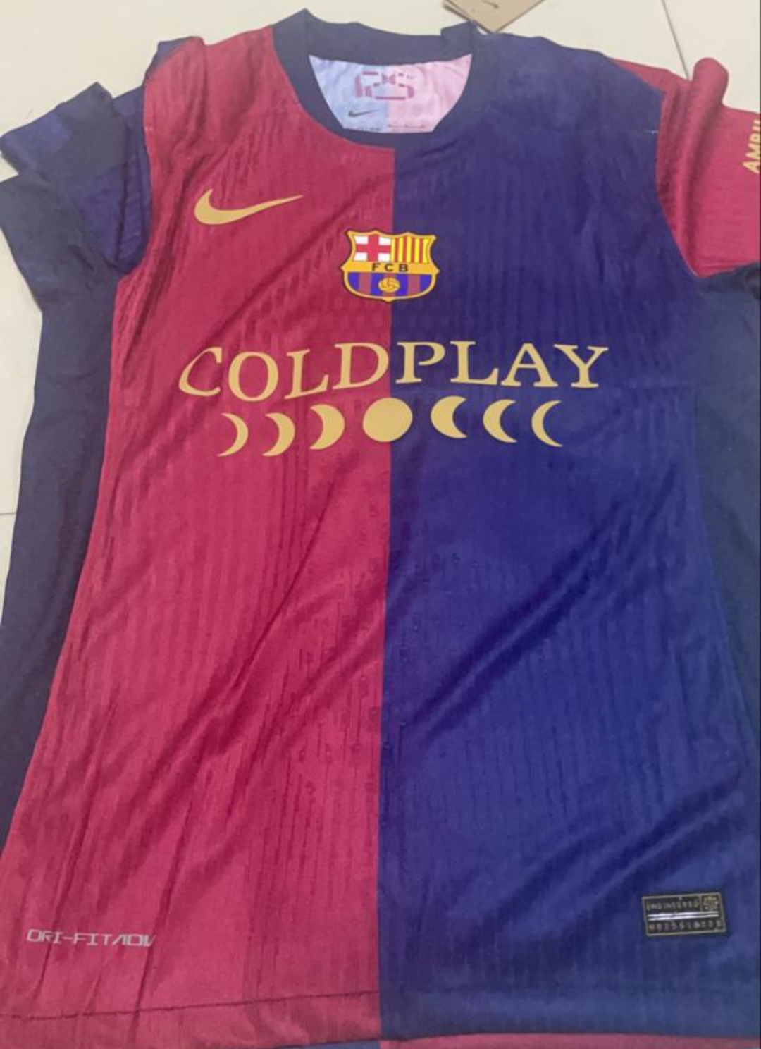 Camiseta Barcelona Especial Coldplay