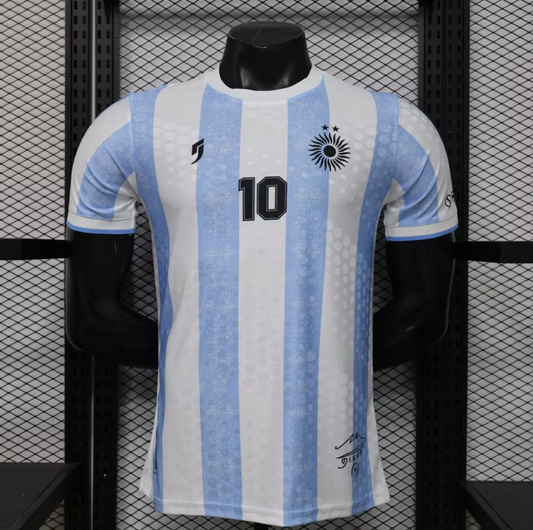 Camiseta Argentina 26 azul blanco versión Maradona versión jugador (solo tallas S-XXL)