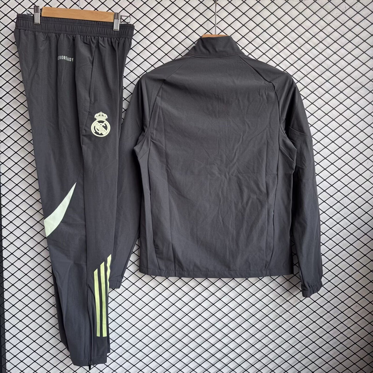 Chandal Cortavientos Real Madrid 25/26 (Solo tallas S-2XL)