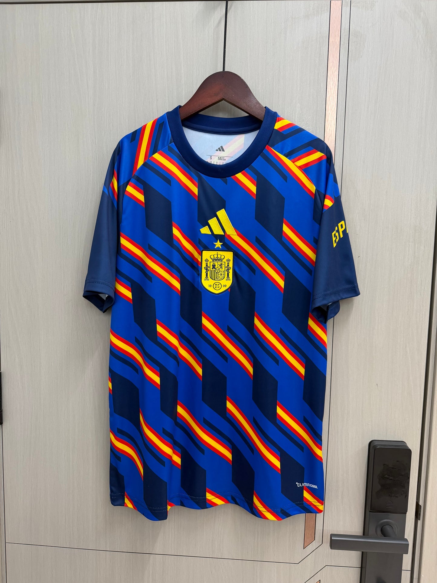Camiseta España 2026 azul con rojo amarillo prepartido (solo tallas S-4XL)