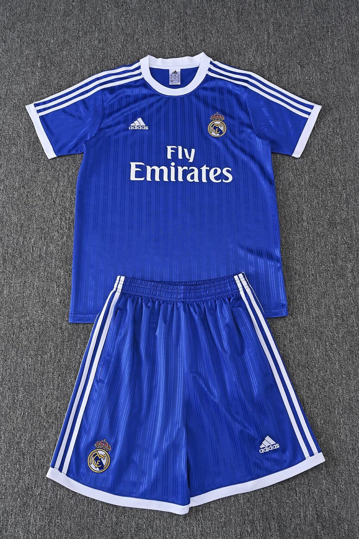 Conjunto de entrenamiento Real Madrid diferentes colores 26-27 (S-XXL)