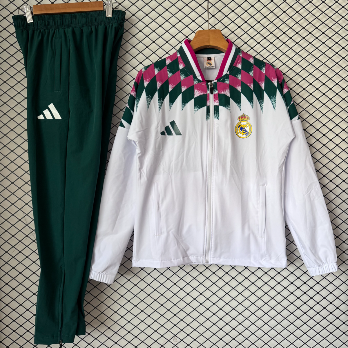 Chandal Cortavientos Real Madrid 26-27 blanco modelo retro (Solo tallas S-2XL)