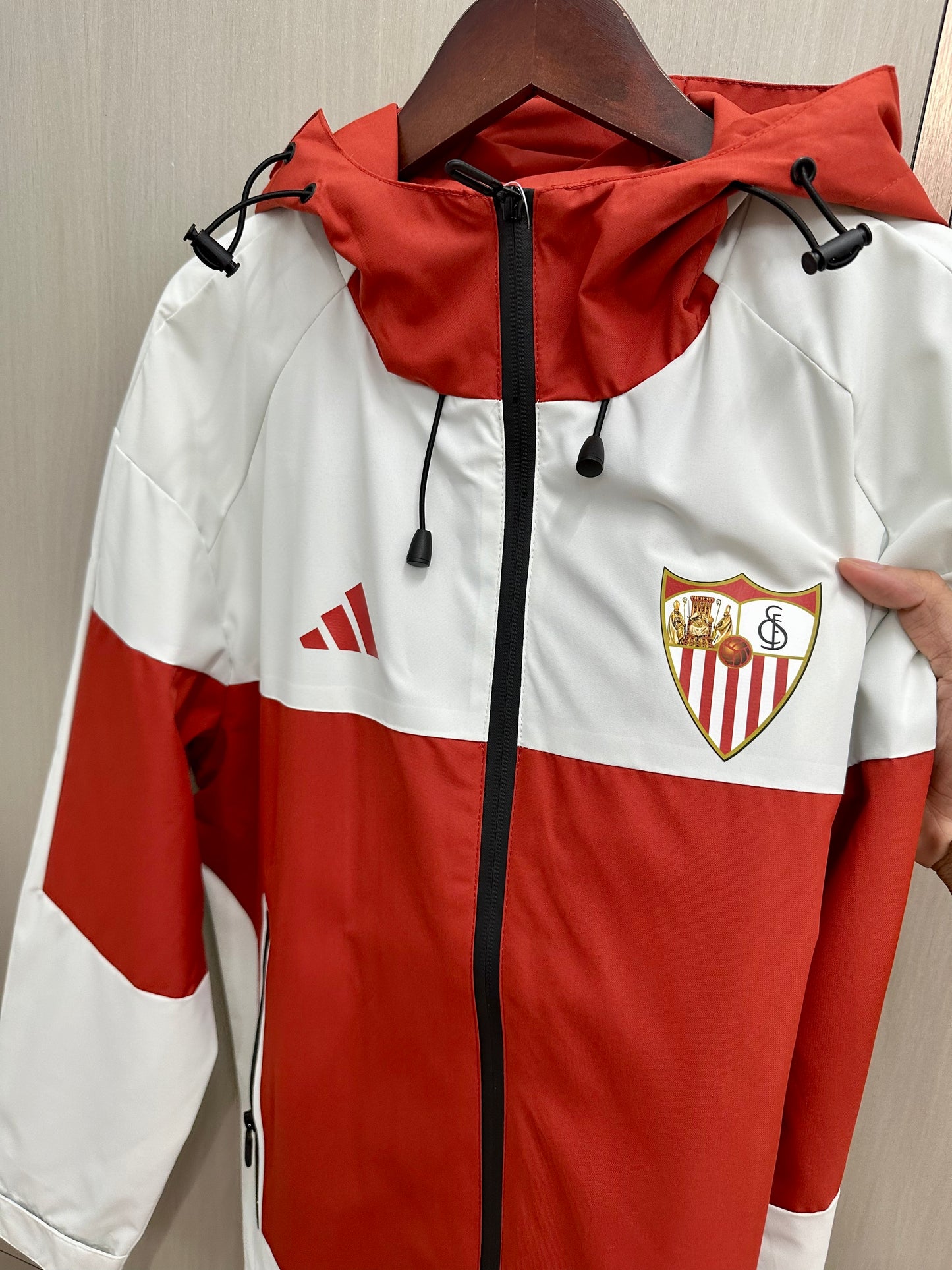 Cortavientos Sevilla blanco y rojo (solo tallas S-2XL)