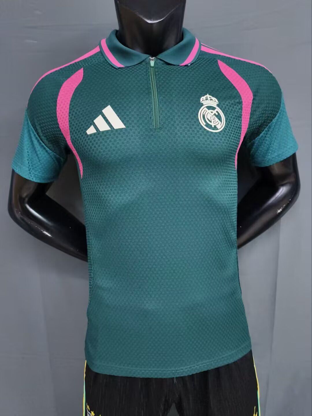 Polo de entrenamiento Real Madrid 26/27 verde versión jugador (tallas S-3XL)