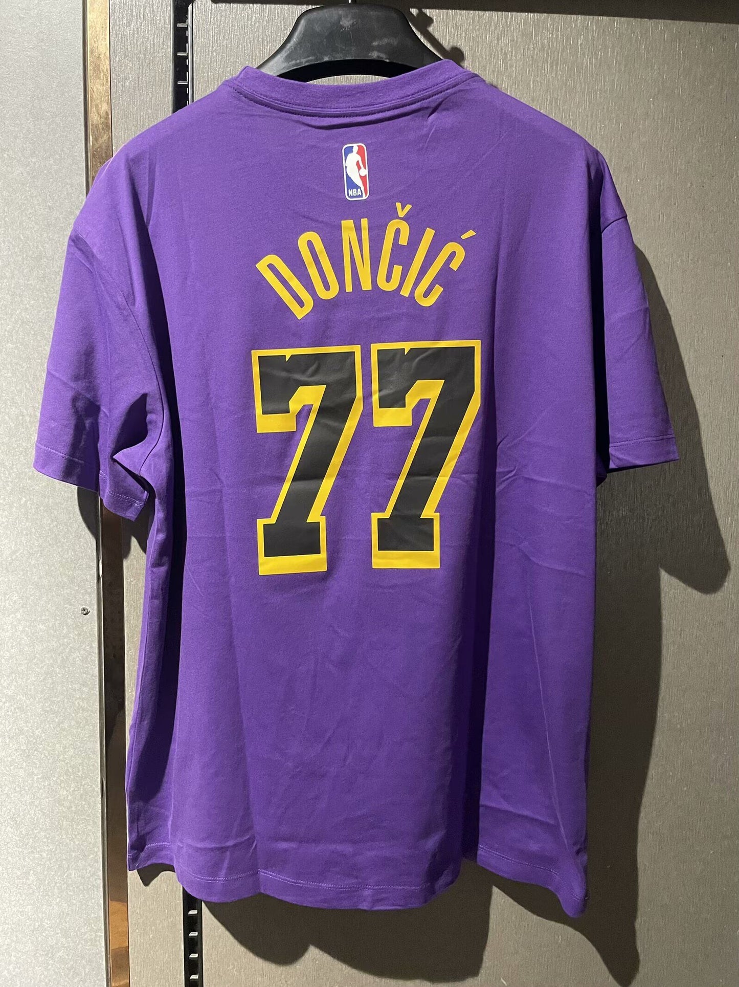 Camiseta de algondo Lakers Doncic