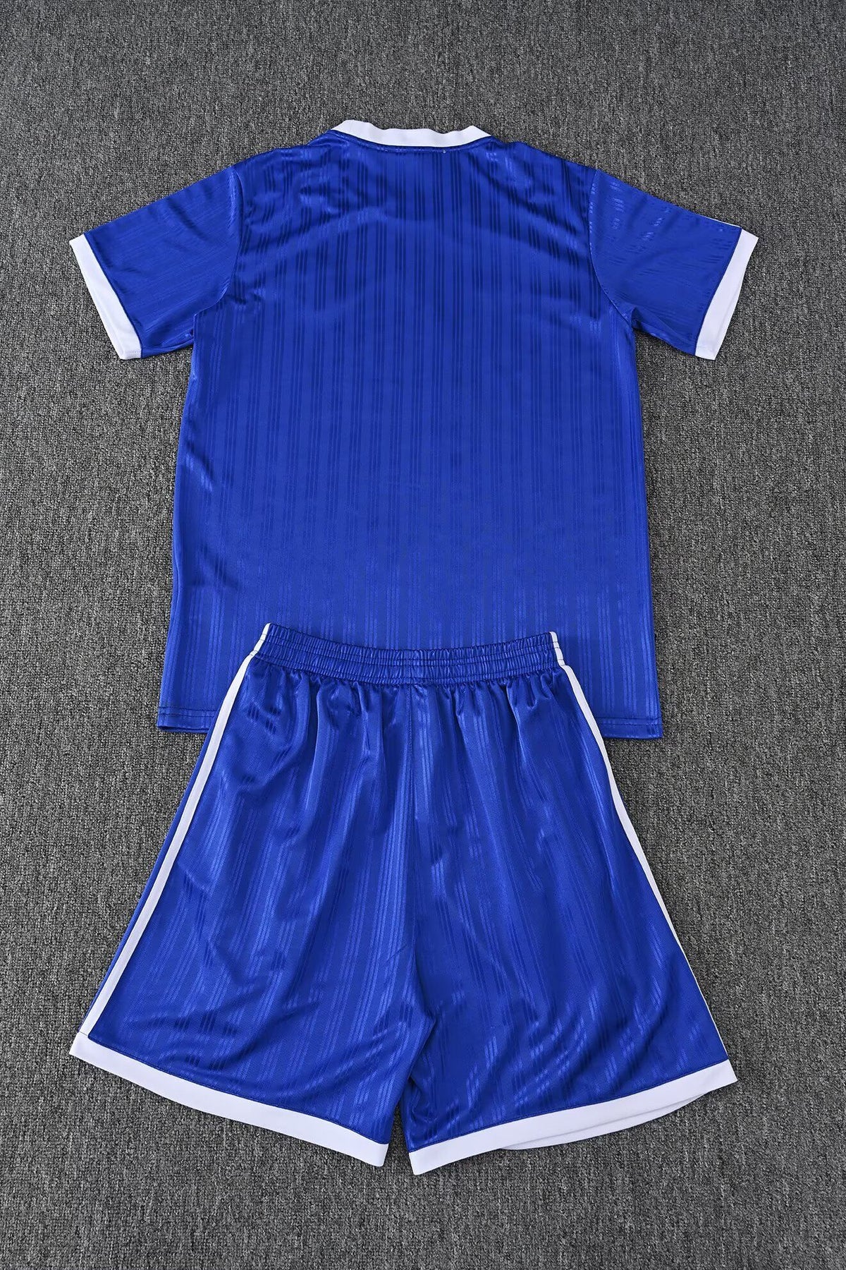 Conjunto de entrenamiento Real Madrid diferentes colores 26-27 (S-XXL)
