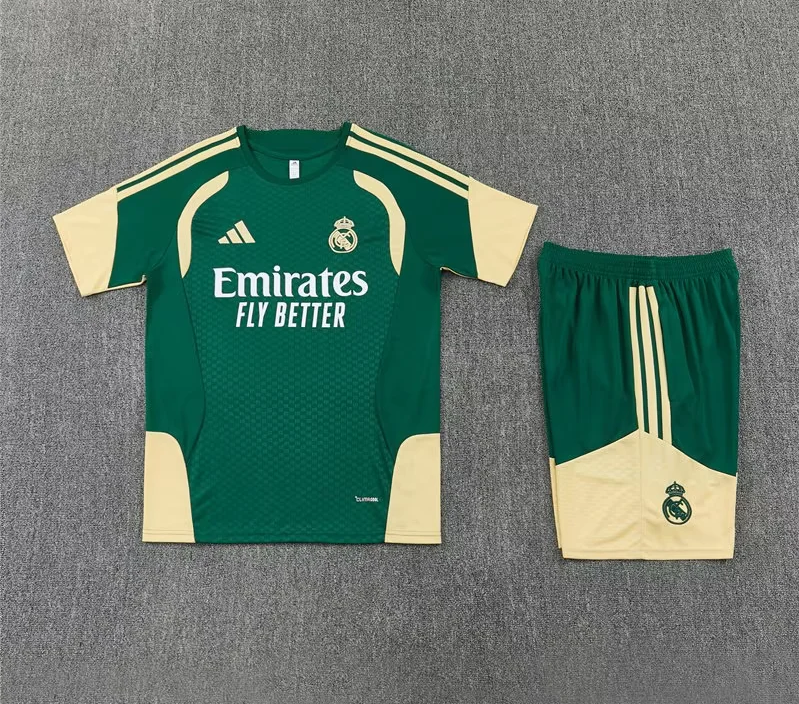 Conjunto de entrenamiento Real Madrid 26/27 verde con dorado (tallas adultos y niños)
