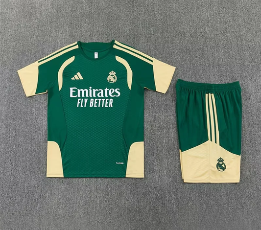 Conjunto de entrenamiento Real Madrid 26/27 verde con dorado (tallas adultos y niños)