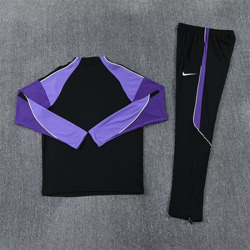 Chandal de entrenamiento negro con detalles morados del Tottenham 26/27 (tallas adultos y niños)
