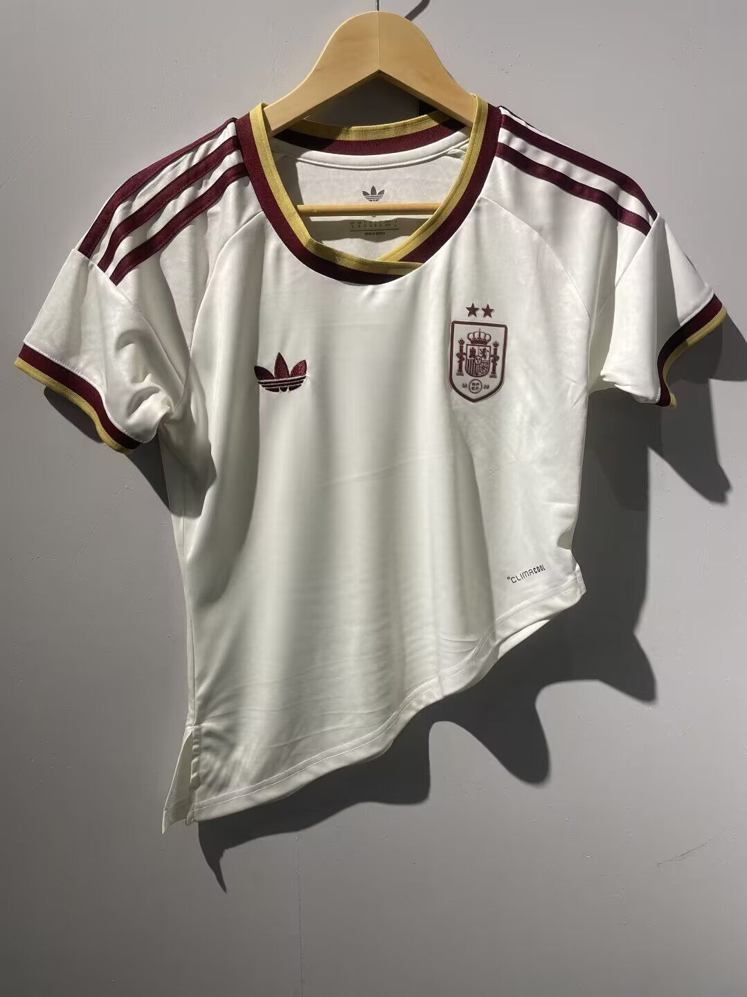 Camiseta España Mundial 2026 Visitante versión femenina dos estrellas (tallas S-2XL) (mirar foto medidas)