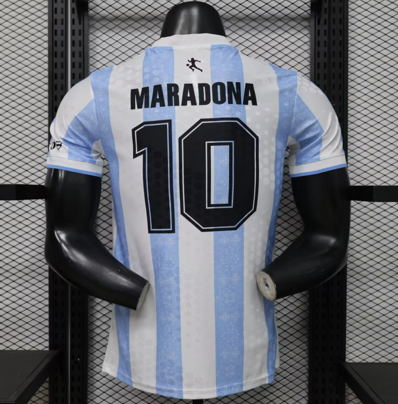 Camiseta Argentina 26 azul blanco versión Maradona versión jugador (solo tallas S-XXL)