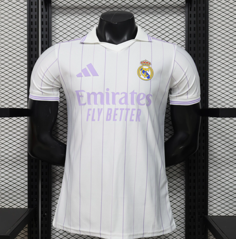 Camiseta Real Madrid 2026 blanco con morado versión jugador (tallas S-3XL)