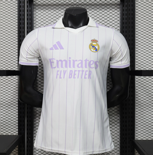 Camiseta Real Madrid 2026 blanco con morado versión jugador (tallas S-3XL)