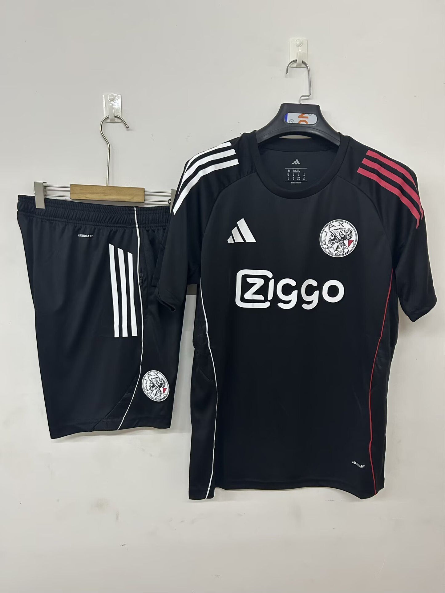 Conjunto de entrenamiento Ajax 25/26 (solo tallas S-2XL)