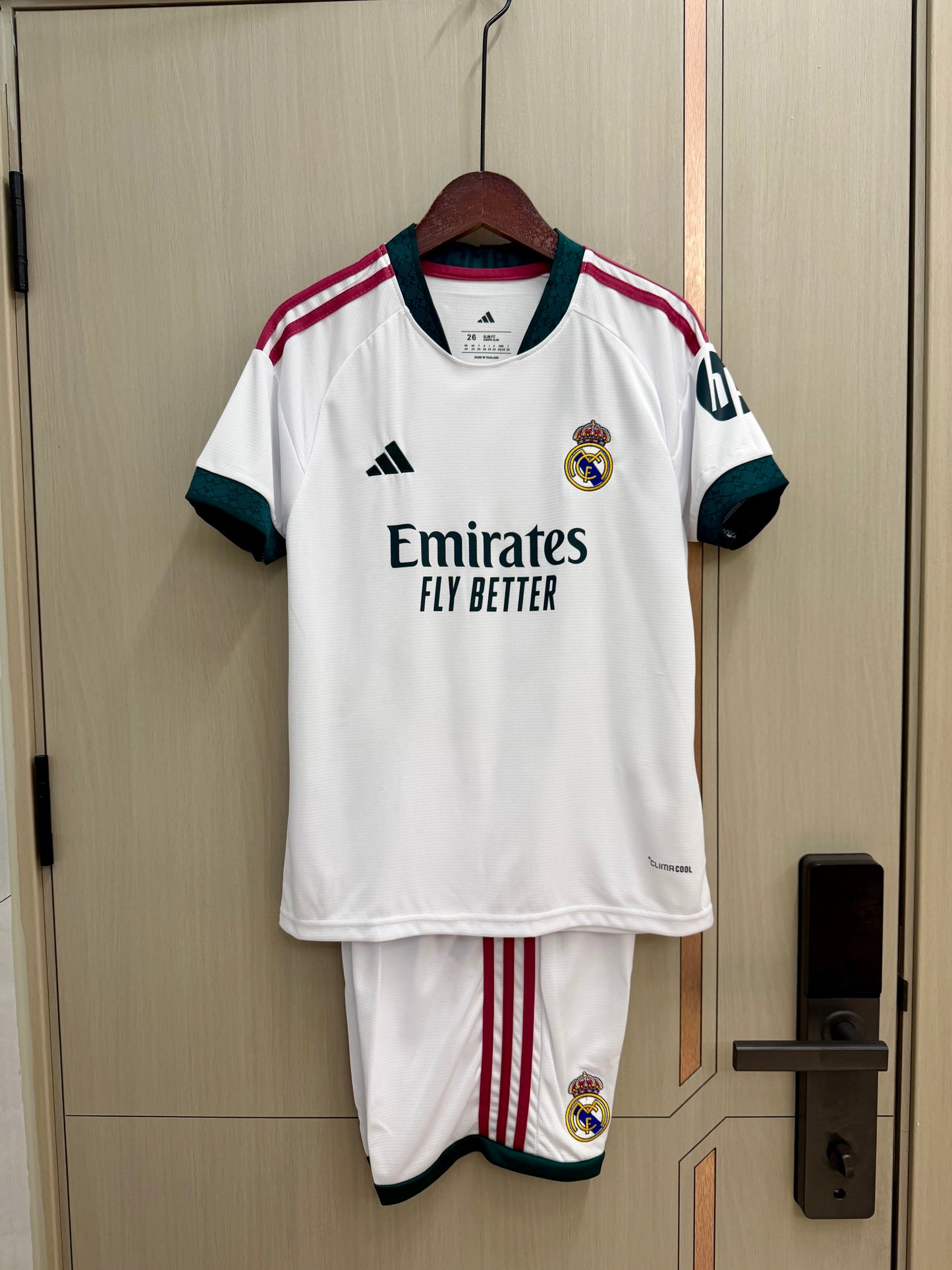 Equipacion Real Madrid 26/27 Local (tallas adultos y niños)