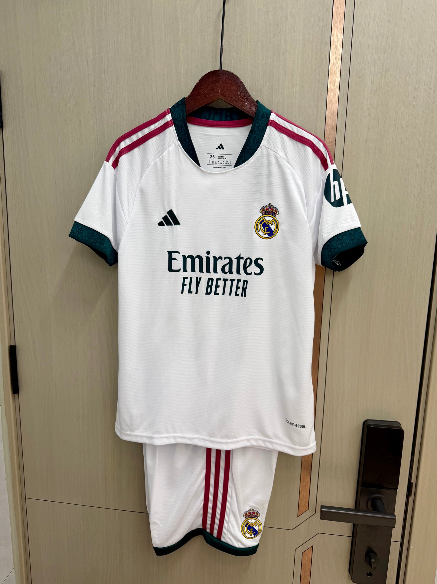 Equipacion Real Madrid 26/27 Local (tallas adultos y niños)