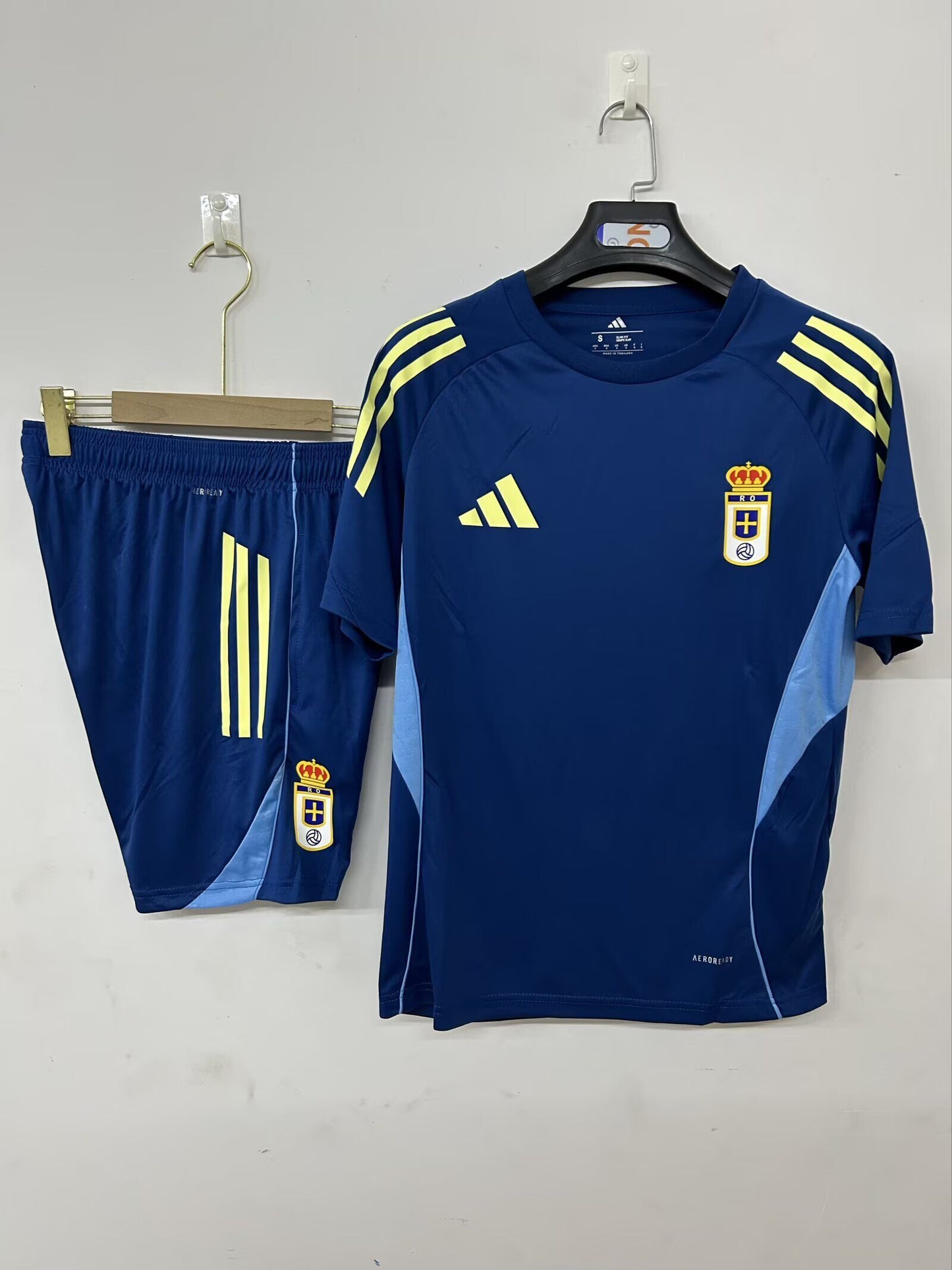 Conjunto de entrenamiento Oviedo (solo tallas S-2XL)