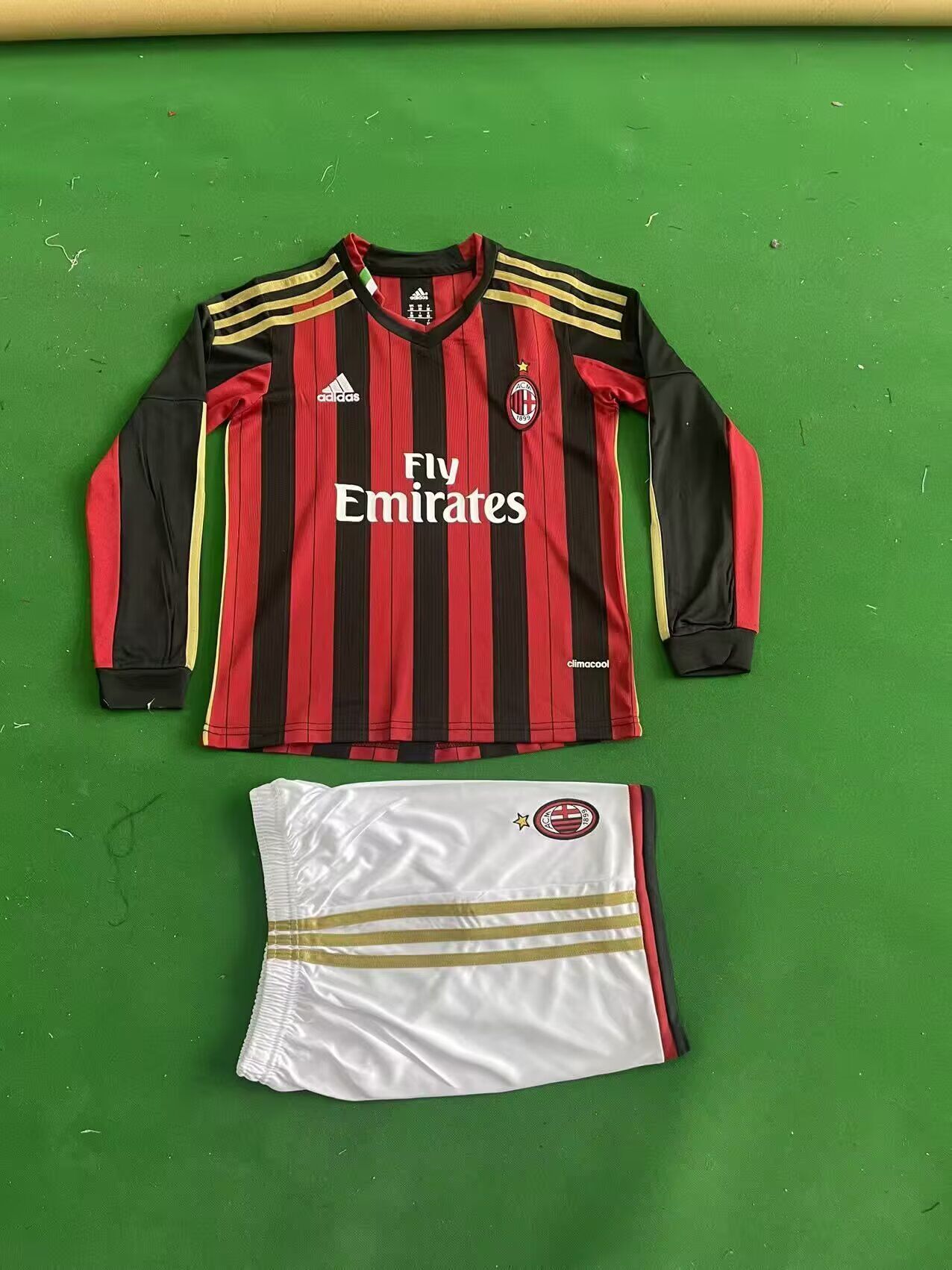 Equipacion de manga larga Milan 2013/2014